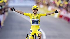 Pauline Ferrand-Prévôt llega a la línea de meta que le ha visto coronarse como la ganadora de su primer Tour de Francia, el 3 de agosto de 2025.