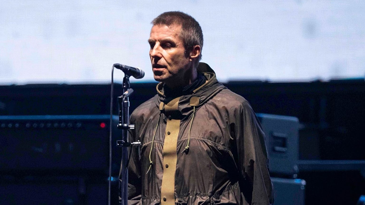 Halálba zuhant egy férfi az Oasis koncertjén a londoni Wembley Stadionban - Képeken: Liam Gallagher