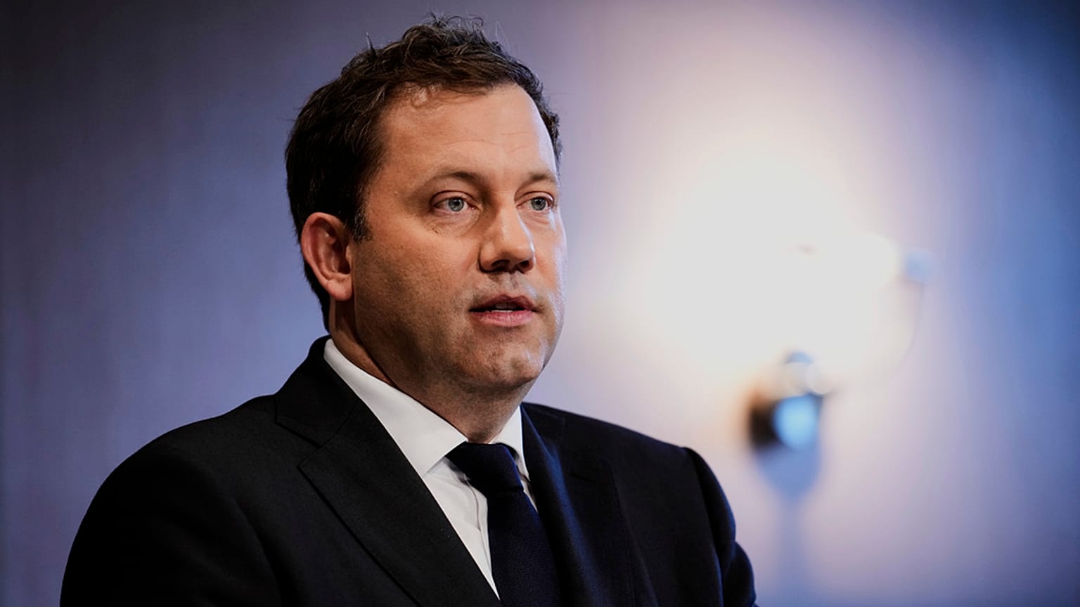 Der deutsche Finanzminister Lars Klingbeil während einer Pressekonferenz im Schloss Genshagen in Ludwigsfelde, Deutschland, Mittwoch, 16. Juli 2025.