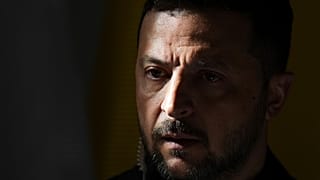 الرئيس الأوكراني فولوديمير زيلينسكي يتحدث إلى وسائل الإعلام خلال مؤتمر صحفي في قلعة براغ، جمهورية التشيك، الأحد 4 مايو 2025. 