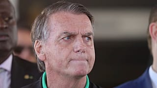 Jair Bolsonaro volt brazil elnök sajtótájékoztatót tart a szenátus előtt Brazíliában, Brazíliában, 2025. július 17-én, csütörtökön.