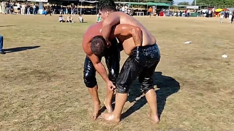 Thousands in Kechros for Seçek Oil Wrestling Festival