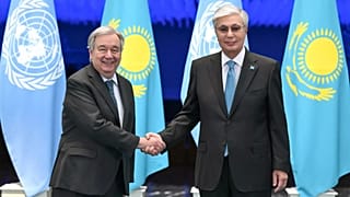 Birleşmiş Milletler Genel Sekreteri Antonio Guterres ve Kazakistan Cumhurbaşkanı Kassym-Jomart Tokayev, 3 Ağustos 2025 tarihinde yeni BM Bölgesel Merkezi'nin imza töreninde.