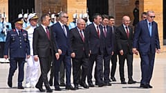Cumhurbaşkanı Recep Tayyip Erdoğan, YAŞ toplantısı öncesinde başkent Ankara'da yer alan Anıtkabir'de, 5 Ağustos 2025