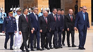 Cumhurbaşkanı Recep Tayyip Erdoğan, YAŞ toplantısı öncesinde başkent Ankara'da yer alan Anıtkabir'de, 5 Ağustos 2025