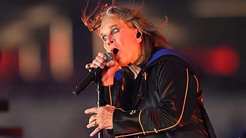 Ο Ozzy Osbourne εμφανίζεται στο ημίχρονο κατά τη διάρκεια ενός αγώνα επαγγελματικού ποδοσφαίρου NFL μεταξύ των Los Angeles Rams και Buffalo Bills, 8 Σεπτεμβρίου 2021