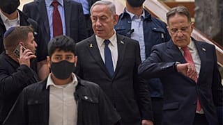 بنیامین نتانیاهو، نخست وزیر، وارد دفتر خود در پارلمان اسرائیل در بیت‌المقدس می‌شود. دوشنبه ۱۴ ژوئیه ۲۰۲۵.