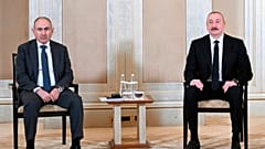 Никол Пашинян и Ильхам Алиев на встрече в Абу-Даби, 10 июля 2025 года