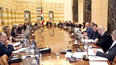  في هذه الصورة التي نشرها المكتب الصحفي لرئاسة الجمهورية اللبنانية، يترأس الرئيس اللبناني جوزيف عون اجتماعًا لمجلس الوزراء الثلاثاء 5 أغسطس/آب 2025.