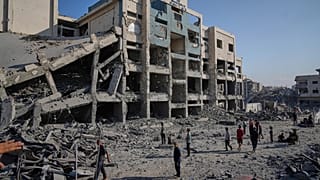 عيادة للأونروا بعد قصف إسرائيلي على مدينة غزة، في 6 أغسطس 2025. 