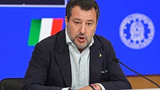 Ulaştırma Bakanı Matteo Salvini, Messina Boğazı üzerindeki köprü çalışmalarının onaylanması kararına ilişkin basın toplantısı sırasında, 6 Ağustos 2025