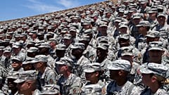 Fort Stewart üssünde ABD'nin eski başkanlarından Barack Obama'yı bekleyen askerler, 27 Nisan 2012