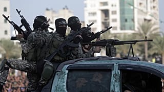 Hombres armados enmascarados del movimiento palestino Hamás, Gaza, miércoles 5 de agosto de 2015.  