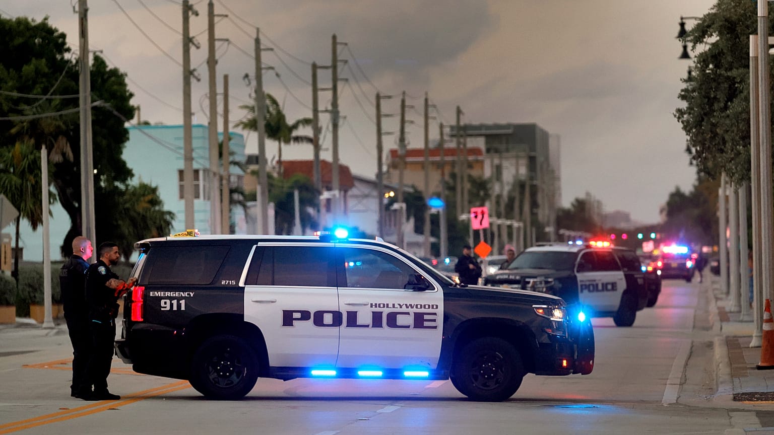Varias unidades de policía cerca de Hollywood Beach en Florida, el 29 de mayo de 2023.