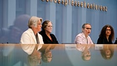 Von links: Claudia Wiesemann, Friederike Wapler, Frauke Brosius-Gersdorf und Liane Woerner,  während einer Pressekonferenz in Berlin, Deutschland, am Montag, 15. April 2024.