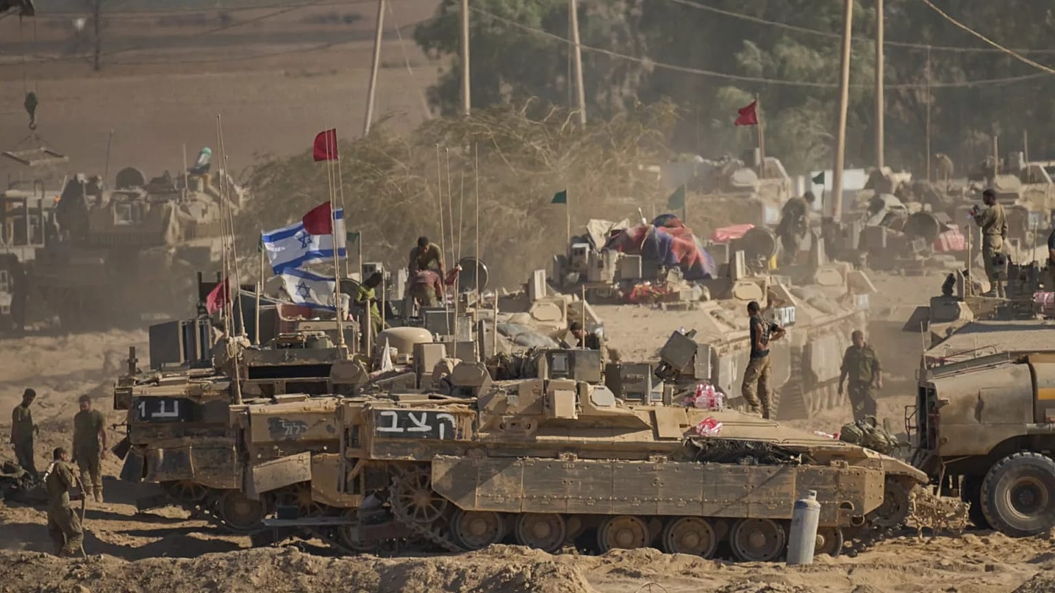 Israelische Soldaten sind in der Nähe der Grenze zum Gazastreifen im Süden Israels zu sehen, 6. August 2025