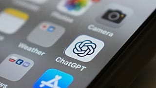 L'icona dell'applicazione Chat GPT è visibile sullo schermo di uno smartphone, lunedì 4 agosto 2025, a Chicago.