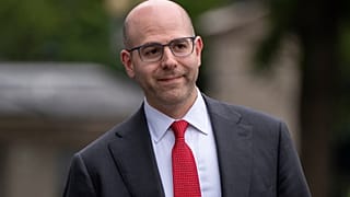 Ekonomik Danışmanlar Konseyi Başkanı Stephen Miran Beyaz Saray'da yürüyor. 17 Haziran 2025.