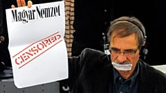 Fransız Avrupa Parlamentosu üyesi Jean-Paul Besset, Macaristan Başbakanı Viktor Orban'ın Strazburg'daki Avrupa Parlamentosu'nda yaptığı konuşmayı protesto ediyor.