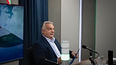 Viktor Orbán en una emisión en directo en la radio pública el 8 de agosto de 2025