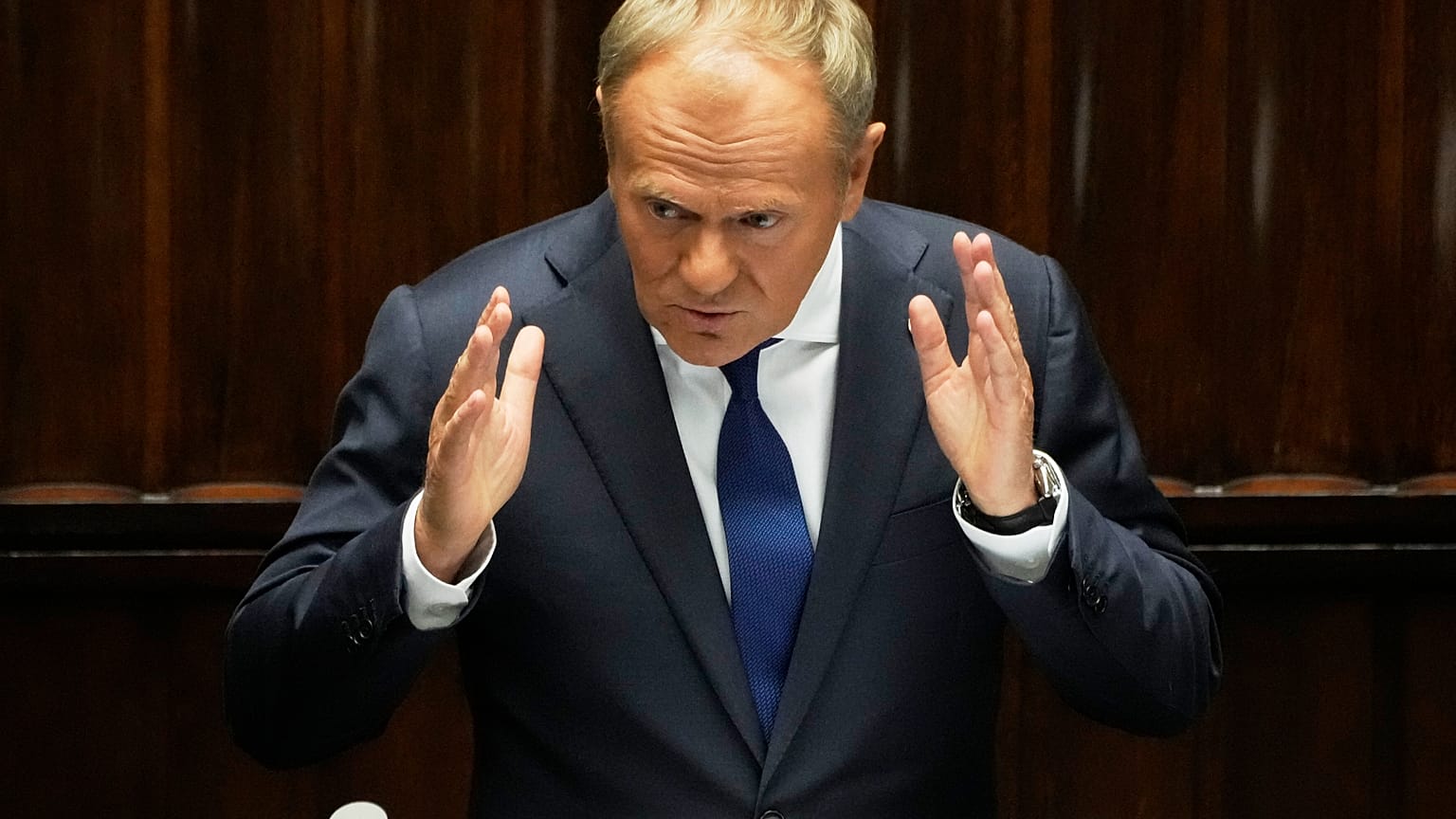 Премьер-министр Дональд Туск выступает в польском парламенте в среду, 11 июня 2025 года.