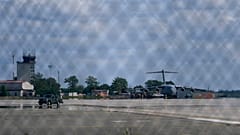 Flugzeuge der US-Luftwaffe stehen am Dienstag, 24. August 2021, auf der US-Luftwaffenbasis Ramstein in Deutschland