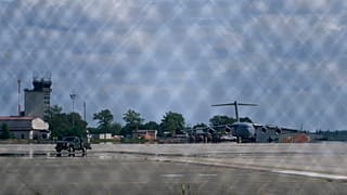 Flugzeuge der US-Luftwaffe stehen am Dienstag, 24. August 2021, auf der US-Luftwaffenbasis Ramstein in Deutschland
