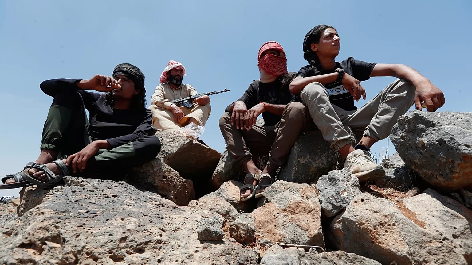 Bedouin fighters gather as Syrian government security forces block them from entering Suwayda province, 20 July, 2025