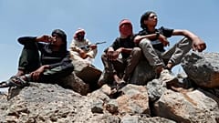Beduinische Kämpfer versammeln sich, als die Sicherheitskräfte der syrischen Regierung ihnen den Zugang zur Provinz Suwayda verwehren, 20. Juli 2025