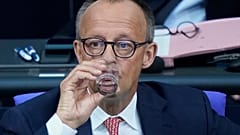 Nachdem der Deutsche Bundeskanzler Friderich Merz (CDU) die Waffenexporte für Israel ausgesetzt hat, erntete er Zuspruch - aber auch scharfe Kritik. 