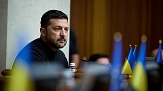 O Presidente da Ucrânia, Volodymyr Zelenskyy, assiste à sessão do Parlamento em Kiev, Ucrânia, quinta-feira, 17 de julho de 2025.