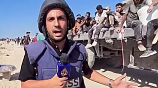 L'immagine tratta da un video trasmesso dall'emittente televisiva Al Jazeera, mostra il corrispondente Anas al-Sharif a Gaza ucciso il 10 agosto