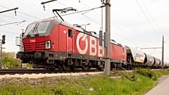 Ukrayna'dan gelen yemlik mısır yüklü bir yük treni 6 Mayıs 2022'de Avusturya'nın başkenti Viyana'ya varıyor.