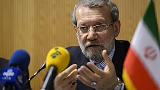 رئيس مجلس الشورى الإيراني علي لاريجاني يجيب على أسئلة خلال مؤتمر صحفي على هامش الدورة الـ130 للاتحاد البرلماني الدولي في جنيف، سويسرا،