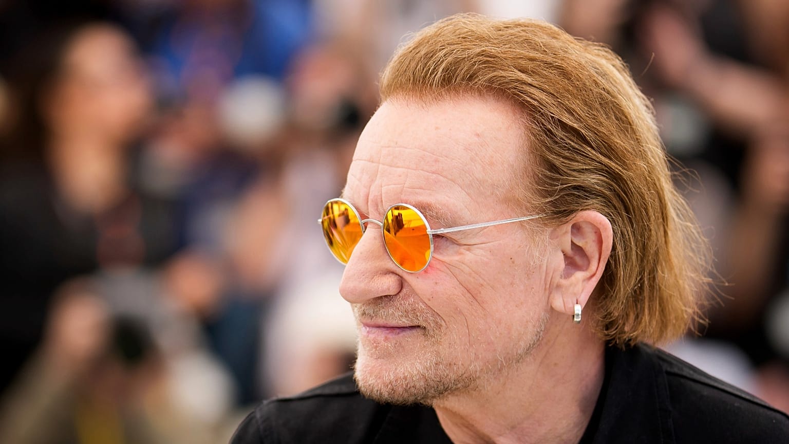 Depravazione e illegalità": Gli U2 si esprimono sulle azioni di Israele a Gaza - Nella foto: Bono al Festival di Cannes di quest'anno