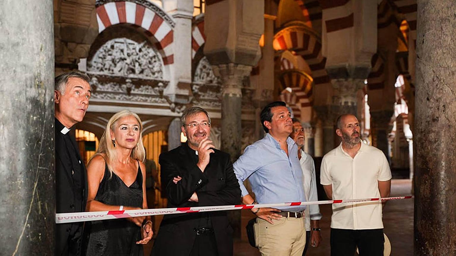 La consejera de Cultura, Patricia del Pozo, visita la Mezquita en compañía del alcalde, el deán-presidente del Cabildo y el delegado territorial de Cultura el 9 de agosto.