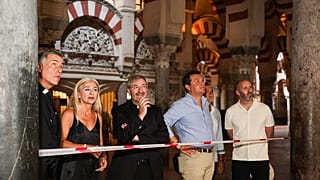 La consejera de Cultura, Patricia del Pozo, visita la Mezquita en compañía del alcalde, el deán-presidente del Cabildo y el delegado territorial de Cultura el 9 de agosto.
