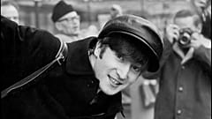 John sur les Champs-Élysées, Paris, 15 janvier 1964