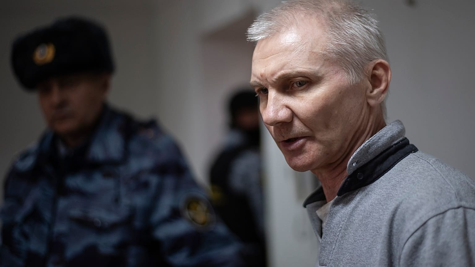 Alexei Moskalyov Efremov, Tula Bölgesi'ndeki mahkeme salonundan çıkarılıyor, 27 Mart 2023.
