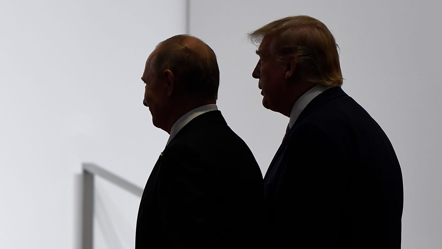 El presidente Donald Trump y el presidente ruso Vladímir Putin en la cumbre del G20 en Osaka, Japón, el 28 de junio de 2019