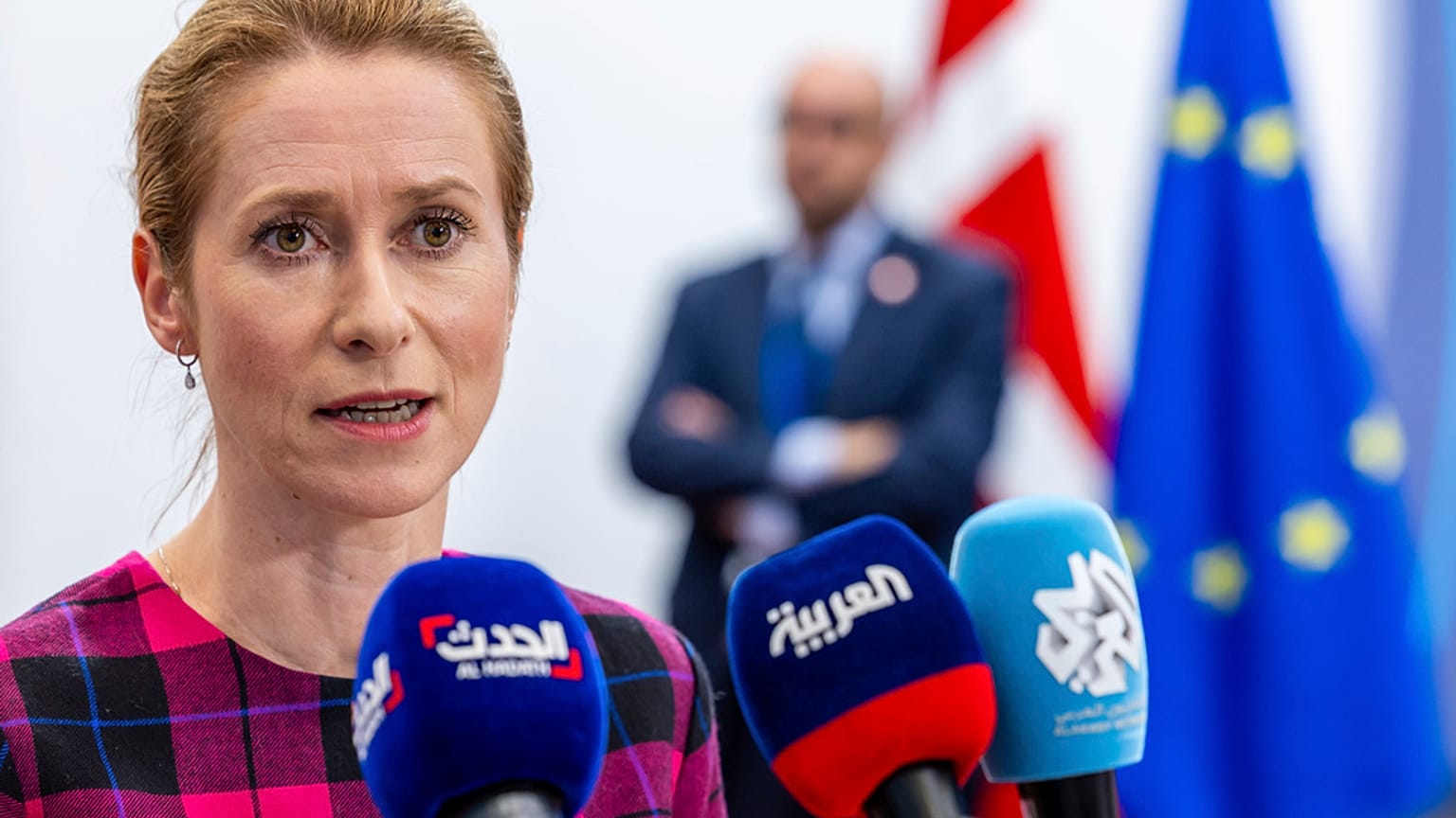 La responsable de Política Exterior de la UE, Kaja Kallas, habla con la prensa el 14 de julio de 2025.