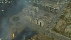 Imagem do incêndio declarado em Tres Cantos e que está a perseguir edifícios residenciais.