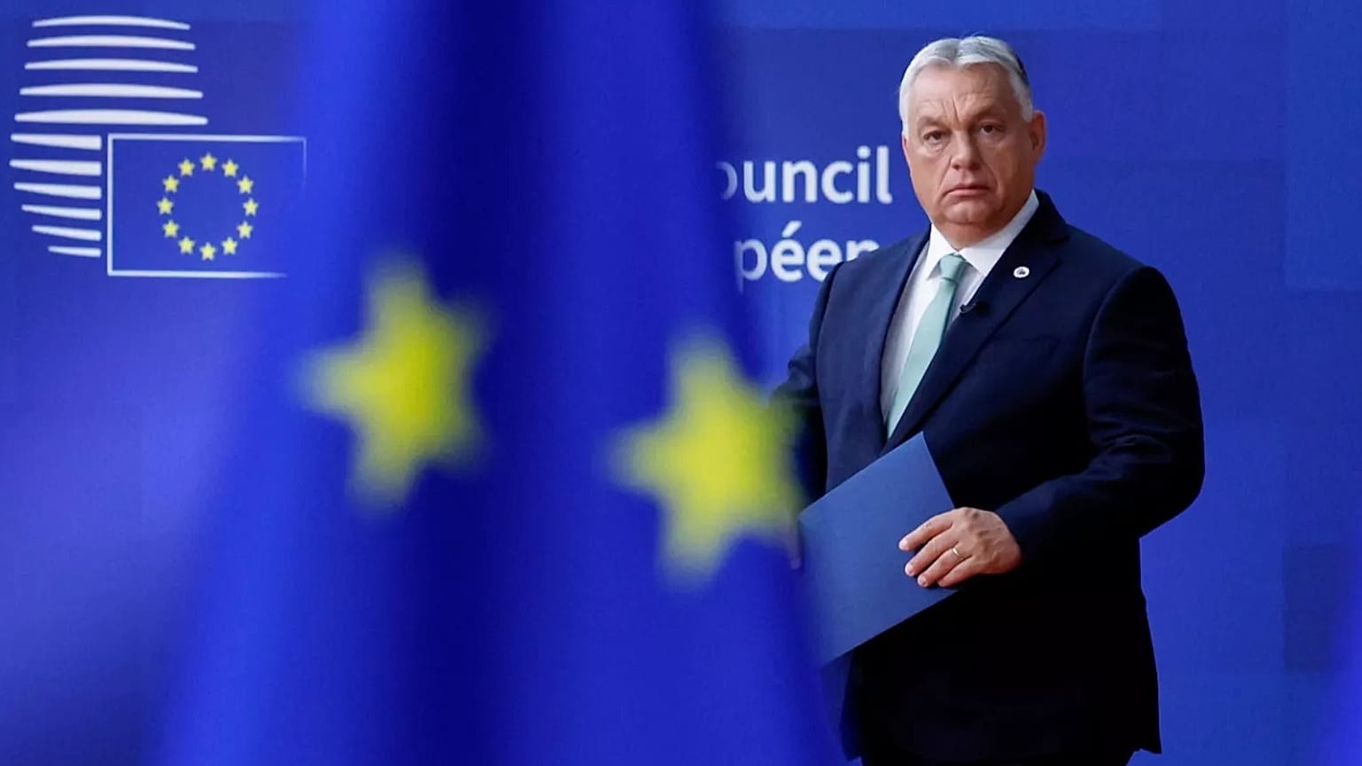 El primer ministro de Hungría, Viktor Orban, llega a una cumbre de la UE en el edificio del Consejo Europeo en Bruselas, el jueves 26 de junio de 2025. (AP Photo/Omar Havana)