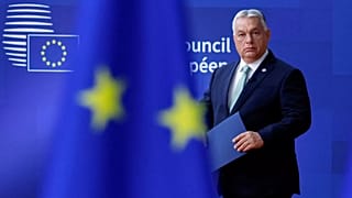 El primer ministro de Hungría, Viktor Orban, llega a una cumbre de la UE en el edificio del Consejo Europeo en Bruselas, el jueves 26 de junio de 2025. (AP Photo/Omar Havana)