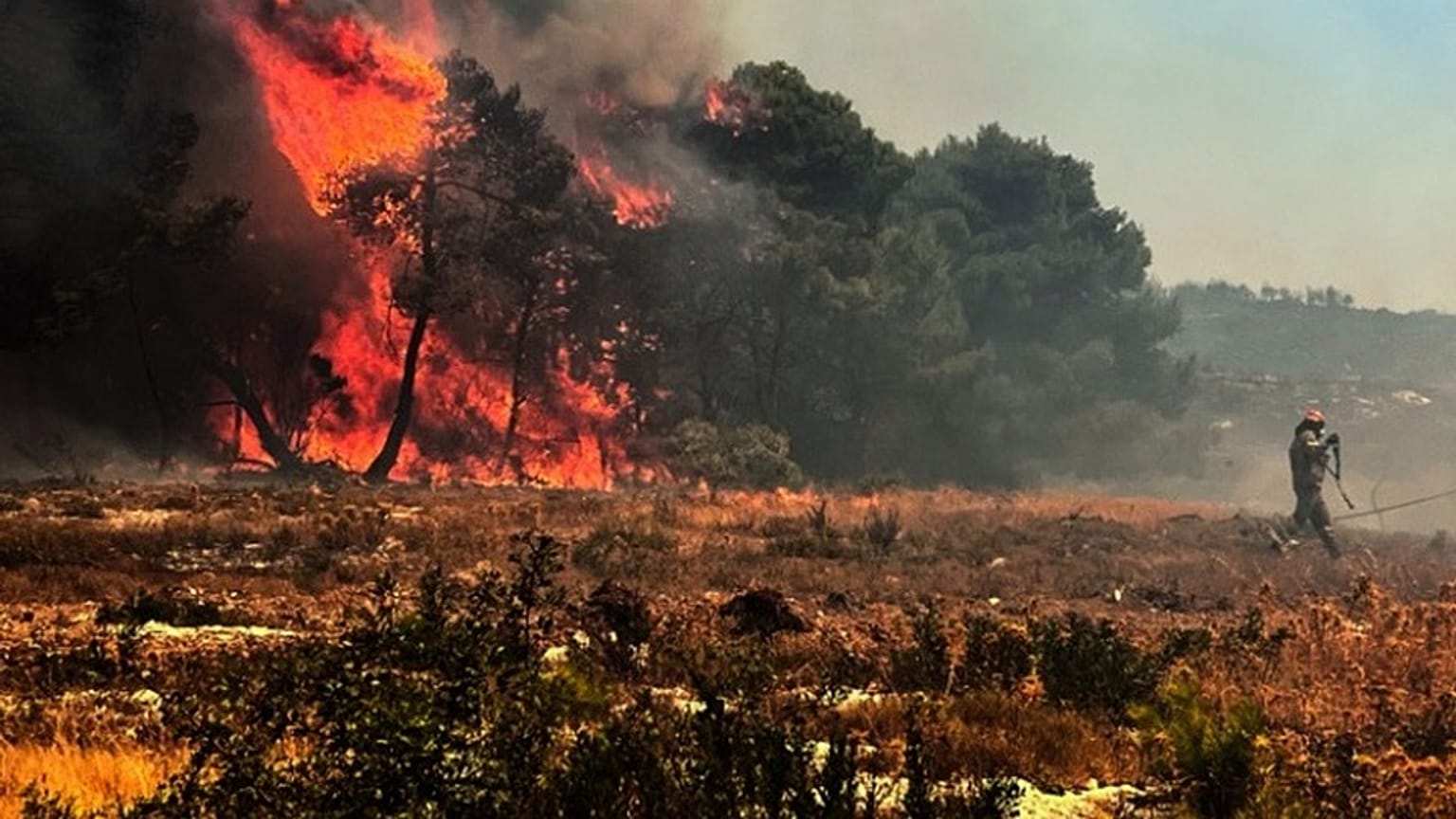 106 Πύρινα μέτωπα στην Ελλάδα σύμφωνα με την Πυροσβεστική
