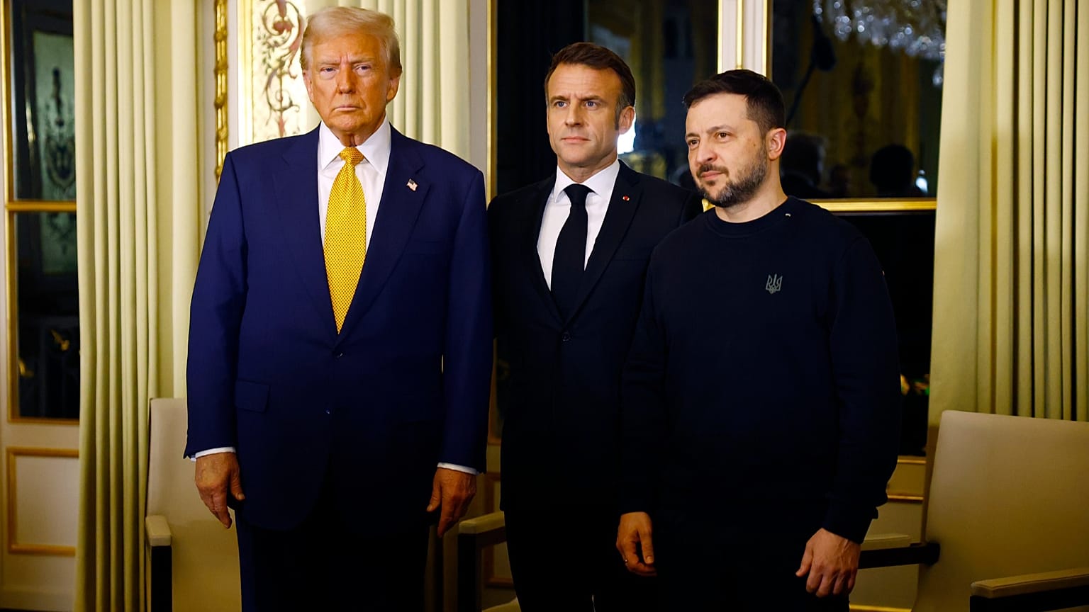 Dönemin ABD Başkanı seçilen Donald Trump, Fransa Cumhurbaşkanı Emmanuel Macron ve Ukrayna Devlet Başkanı Volodymyr Zelenskyy Paris'teki Elysee Sarayı'nda, 7 Aralık 2024.