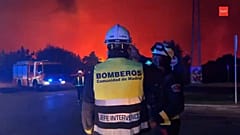 FEUERWEHR - Feuerwehrleute reagieren über Nacht auf Waldbrand in Madrids Tres Cantos