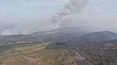Vista aérea del incendio en el municipio de Maceda (Orense), el 12 de agosto de 2025.