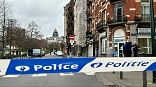 DOSYA: Belçika'nın başkenti Brüksel'de 13 Şubat 2024 Salı günü meydana gelen silahlı saldırının ardından olay yerine polis şeridi çekildi.