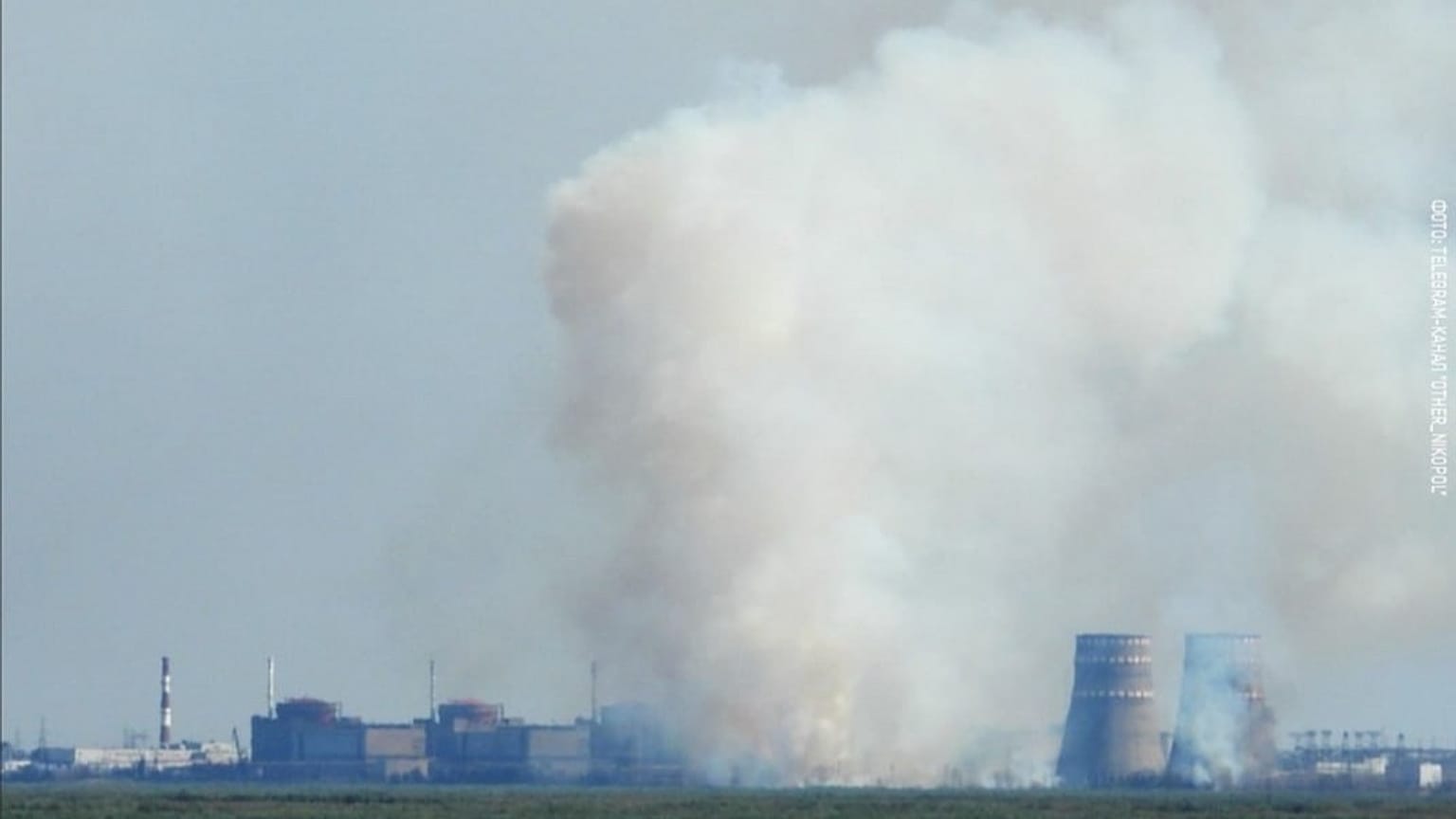 Пожар рядом с Запорожской атомной электростанцией на юге Украины, 12 августа 2025 года